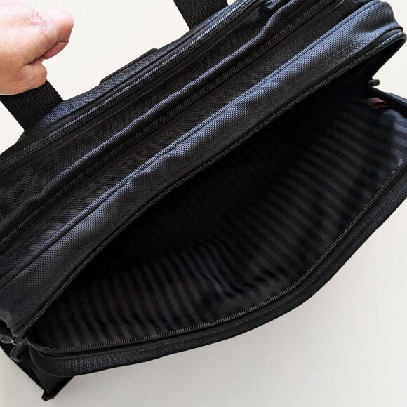 TUMI Slim Portfolio laptop travel bag - Picture 4 of 9